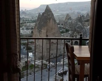 Arif Cave Hotel - Göreme - Balcony