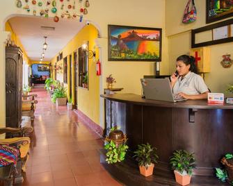 Posada Doña Luisa - אנטיגואה גוואטמלה - דלפק קבלה