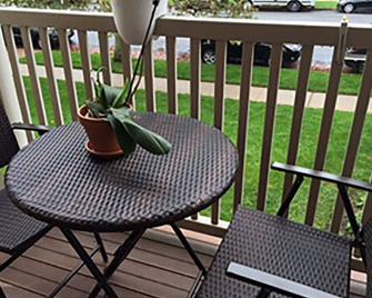 Casa Cabana : 1 Bedroom Condo 2 Blocks From Beach - Asbury Park - Balcony