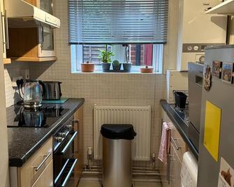 Cosy entire one bedroom hideaway - Swanley - Kitchen