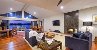 Ana Mandara Luxury Retreat - Port Macquarie - Living room