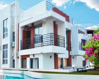 Shrubbery Palms Resort - Igatpuri - Edificio