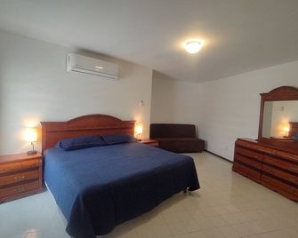 Entire house - 3-bedroom house in Torreón with AC Tec de Monterrey, Hosp Angeles - Torreón - Habitación