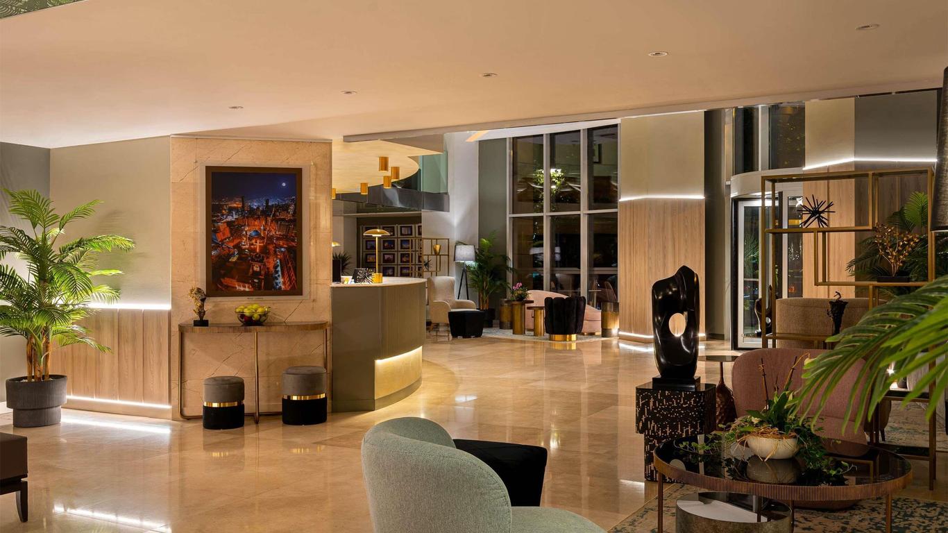 بوتشاريست يونيري سكوير - هاندريتين كوليكشن