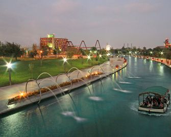 Holiday Inn Monterrey-Parque Fundidora By IHG - Monterrey - Pool