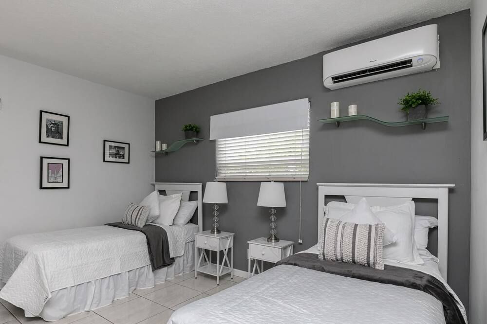 Charming Private Apartment with Full Kitchen – Perfect Location! - פורט לודרדייל - חדר שינה
