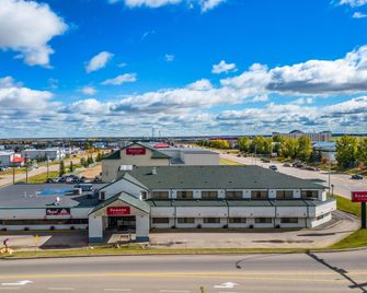 Ramada by Wyndham Nisku Edmonton Airport - Nisku - Budova