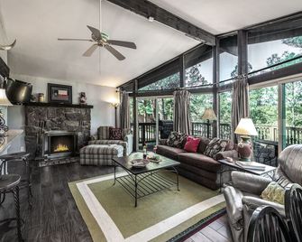 Bear Cave - Ruidoso - Sala de estar