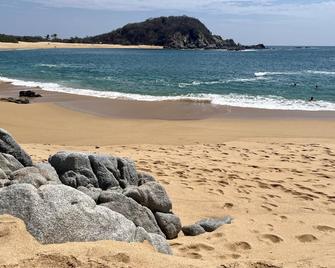 Huatulco Beach Front - 2 BR Condo with Views of the Pacific - La Crucecita - Playa