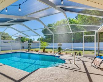 Spring Hill Home w/ Private Yard & Heated Pool! - Spring Hill - Piscine