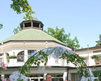 Hotel Ostrov - Nymburk - Extérieur