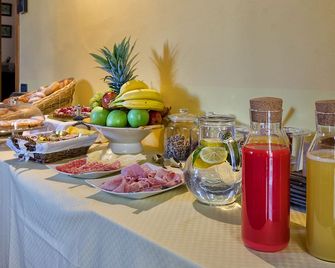 Pisa Holidays - San Giuliano Terme - Buffet