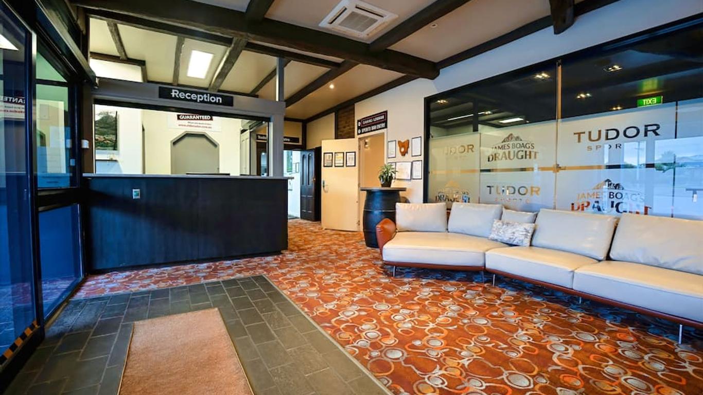 Olde Tudor Hotel