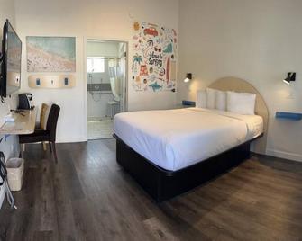 Ocean Palms Motel - Pismo Beach - Bedroom