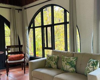 Rancho Rio Perlas Resort and Spa - Cartago - Living room