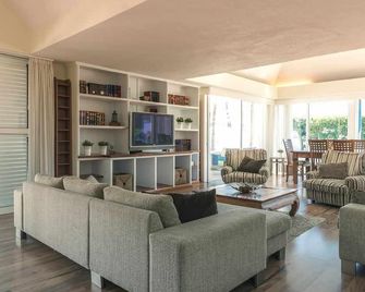 Villa Nuria, con piscina privada - San Bartolomé de Tirajana - Sala de estar