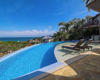 بوسادا دو أرفوريدو - بومبينهاس - حوض السباحة