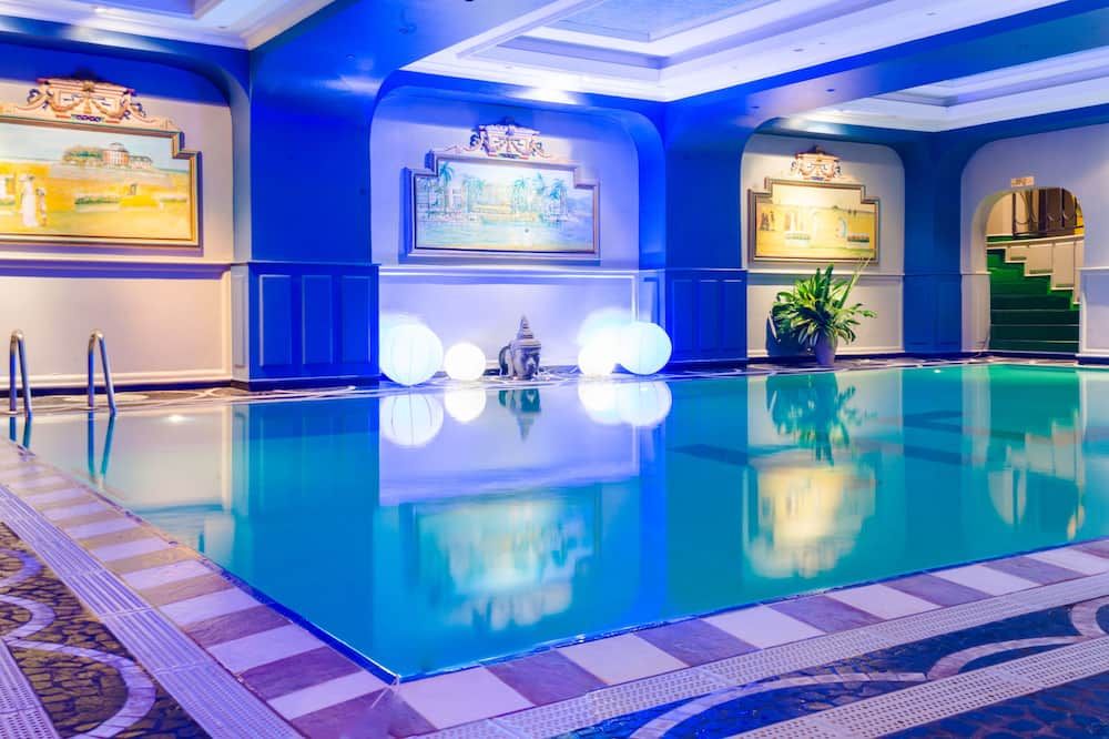 Hôtel Colbert Palace - אנטננריבו - בריכה