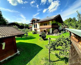 Apartments 'Altes Tradenlehen' Nestled between mountains and alpine pastures. - Berchtesgaden - Building