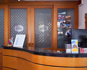 Hotel Bamby - Rimini - Front desk