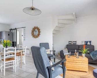 La Perle de Damgan by Interhome - Damgan - Dining room