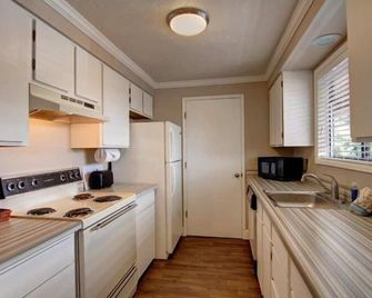 Sea Star Suite 257 - Close to the Beach! - Cannon Beach - Kitchen