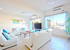 Shirahama White Beach House - Self Check-In Only - Shirahama - Living room