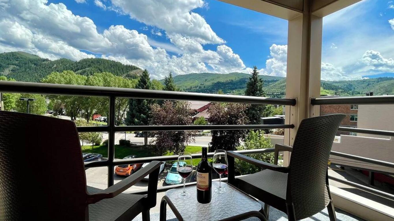 The Christie Lodge - All Suite Property