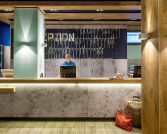 B&B Hotel Lübeck Berliner-Platz - Lübeck - Front desk