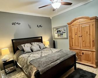 Nestled Inn, our cozy suite in the Village of Naples, N.Y. - Naples - Chambre