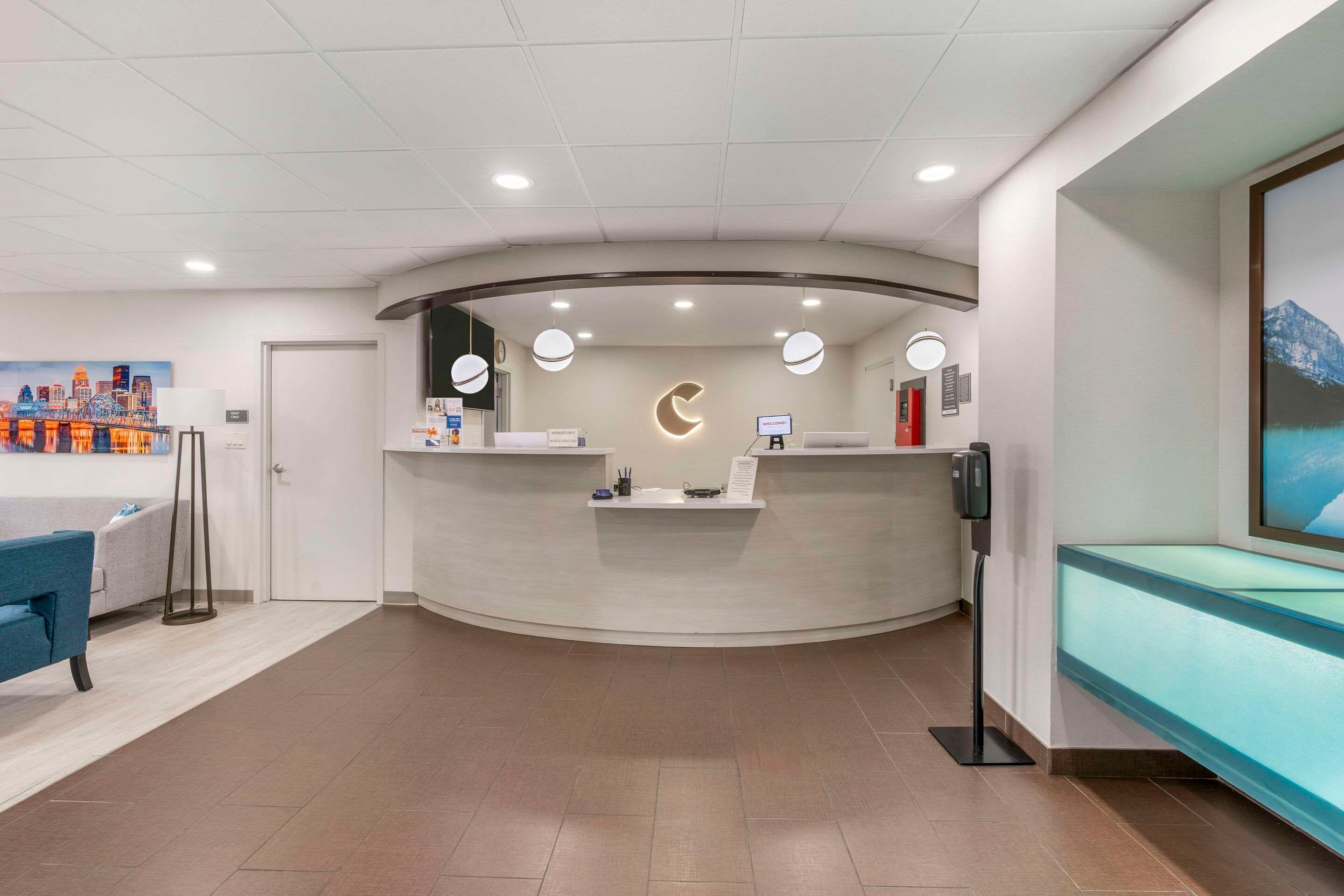 Comfort Inn and Suites Louisville Airport Fair and Expo - לואיסוויל - דלפק קבלה