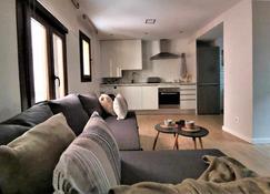 Apartamento Ilarcuris con patio privado - Toledo - Living room