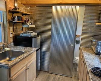 Super Awesome & Private Tiny Cabin 5 Star Clean- By Patoka Lake- Boat Parking! - French Lick