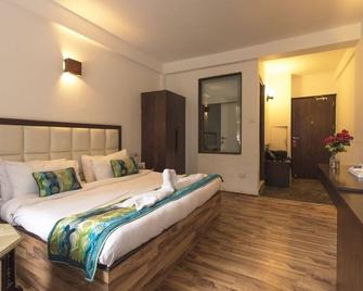 The Whispering Inn Resort and Bar (An Exotic Vintage Beauty ) - Manali - Bedroom