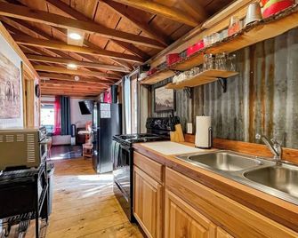 Carter`s Charm Cabin - Ruidoso - Kitchen