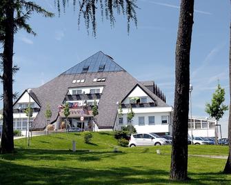 Lazensky hotel Pyramida I - Frantiskovy Lazne - Gebouw