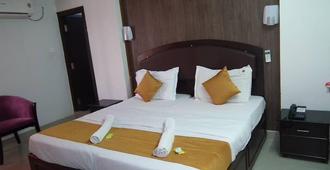 Hotel Meena Paradise - Visakhapatnam - Bedroom