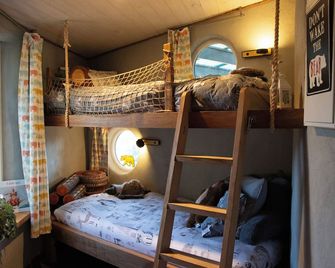 The Roundhouses - Cygnet - Quarto