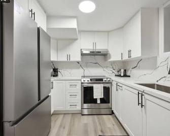 2 Bedroom Apartment In Pickering - Pickering - Cocina