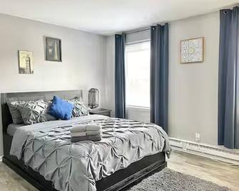 Riverfront/Rw Waterpark/Kayak & Canoe/Fishing/Free Wifi/ Comfy Beds - Yorkville - Bedroom