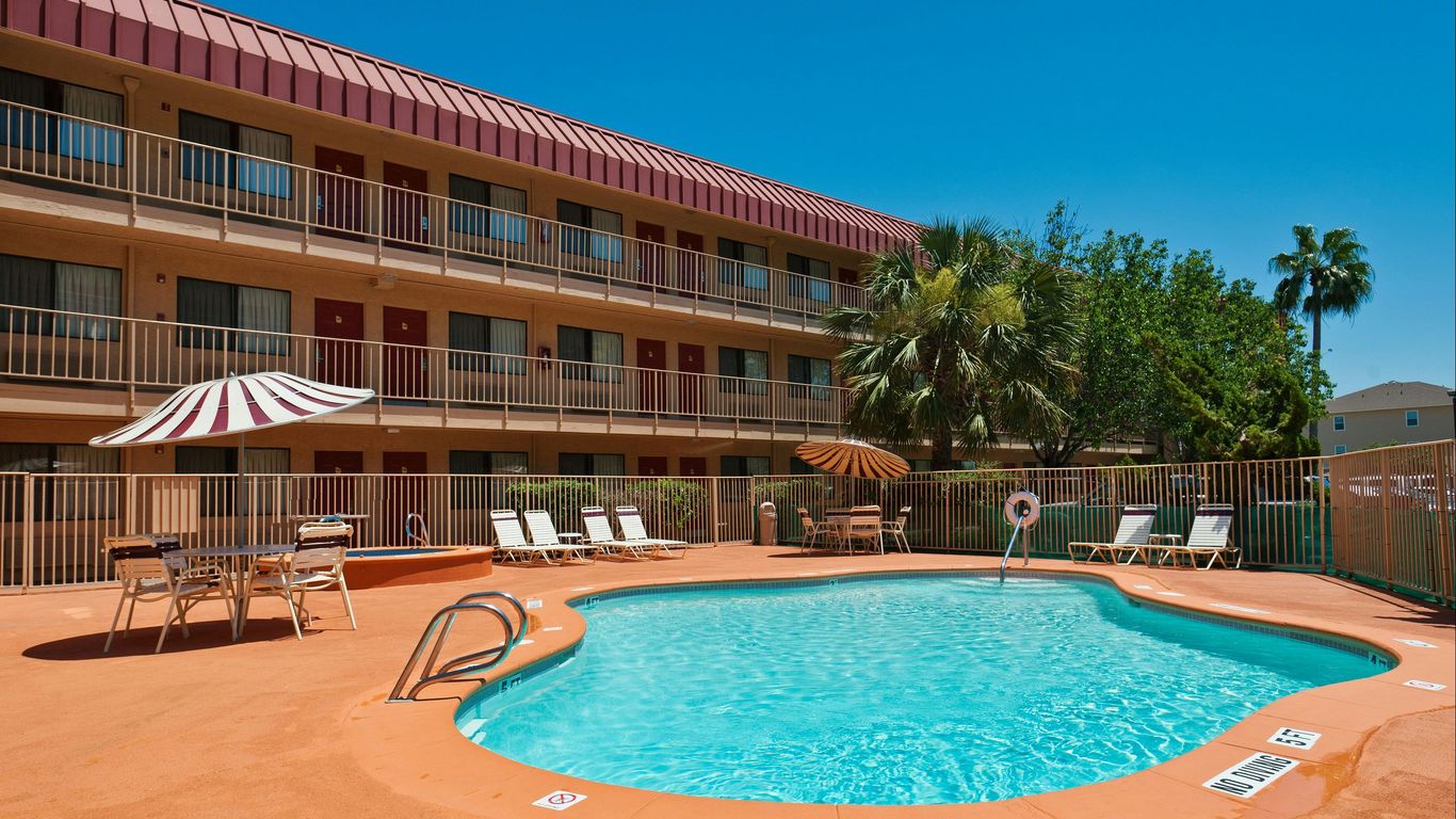 Red Roof Inn Corpus Christi South