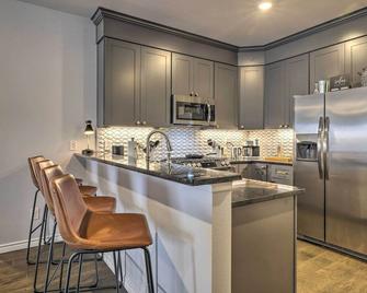Single-Story Condo Less Than 1 Mile From Downtown! - Fredericksburg - Cocina