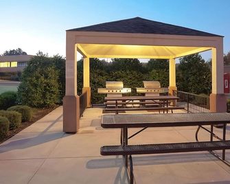 Family Friendly Property in Huntsville! Kitchenette, Pets Allowed! - Huntsville - Patio