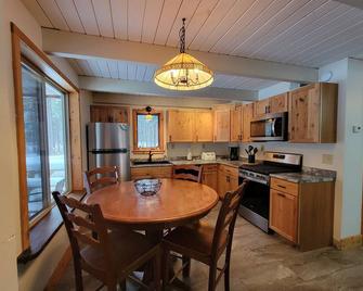 The Classic Cottage - Only one mile from the dunes! - Mears - Cocina