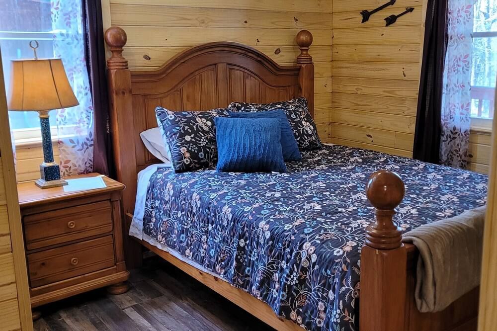 Cabin in the Woods - 5 Miles to Dayton Boat Ramp! 2 miles to NACA Fort Bluff! - Dayton - Ložnice