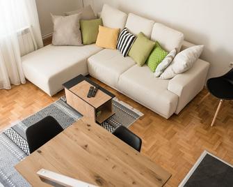 Comfort, sweet and cosy apartman, 2 km from city center! - Novi Sad - Living room
