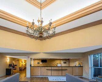 La Quinta Inn & Suites by Wyndham West Palm Beach Airport - West Palm Beach - Lobby