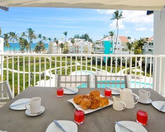 Playa Turquesa E-401 Premier Beachfront Ocean View Penthouse/50mbps Wifi - Punta Cana - Balcony