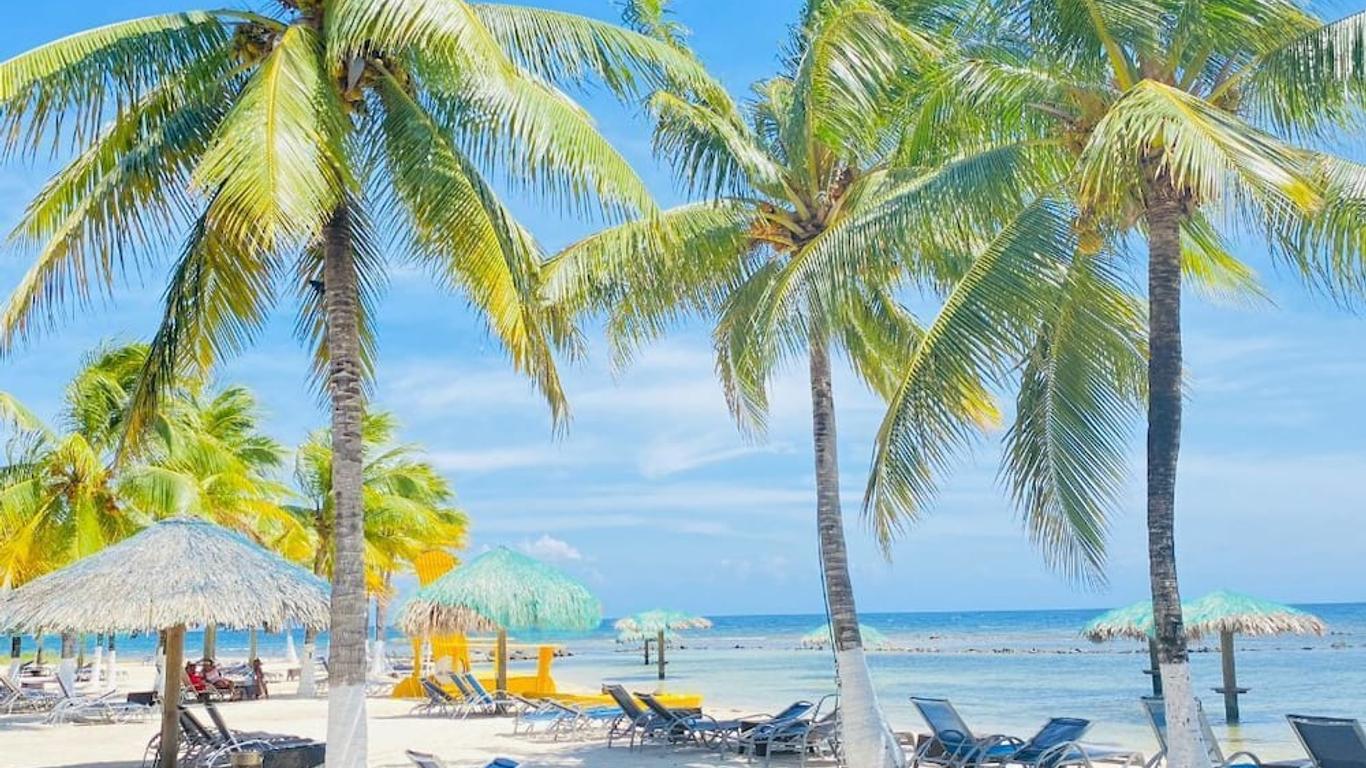 Las Palmas Beach Hotel
