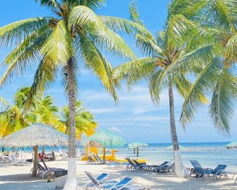 Las Palmas Cabins - Coxen Hole